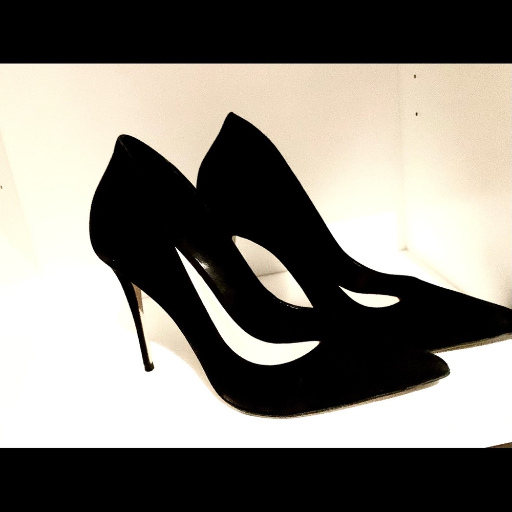 Aldo black suede pumps